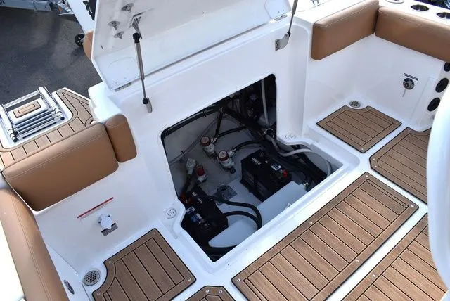 Slide: The Image of NauticStar 242 OS 2024 - 41