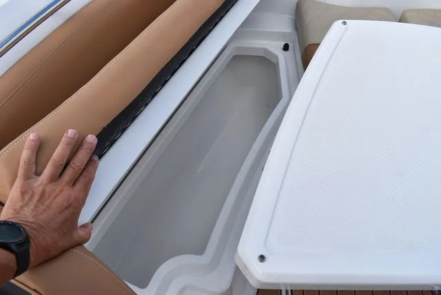 Slide: The Image of NauticStar 242 OS 2024 - 47