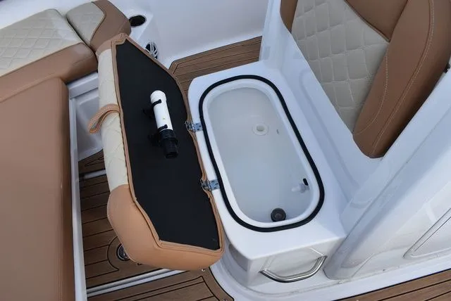 Slide: The Image of NauticStar 242 OS 2024 - 51