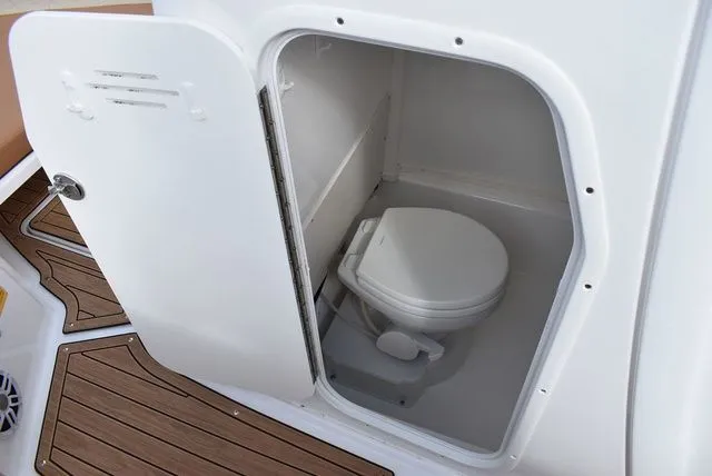 Slide: The Image of NauticStar 242 OS 2024 - 52