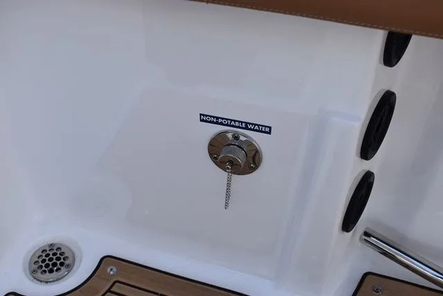 Slide: The Image of NauticStar 242 OS 2024 - 57