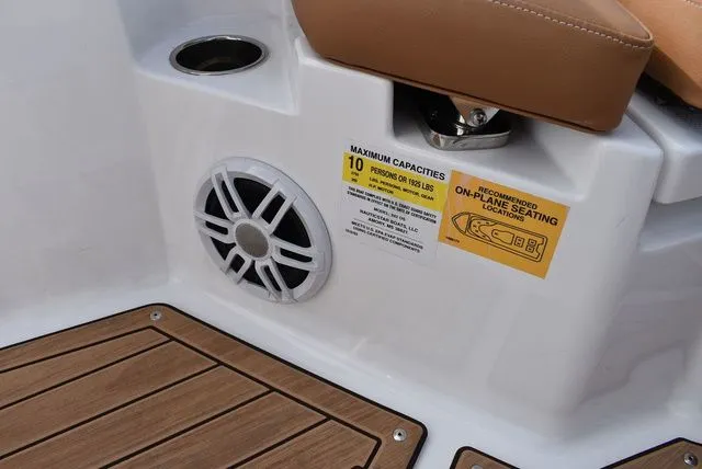 Slide: The Image of NauticStar 242 OS 2024 - 60