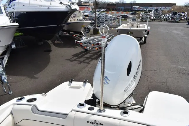 Slide: The Image of Stingray 182 SC 2024 - 25