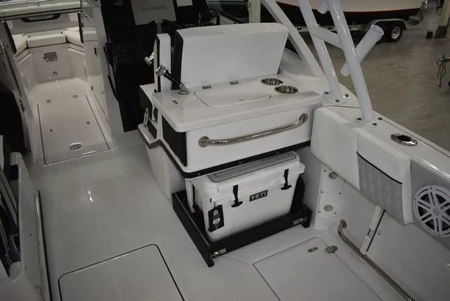 Slide: The Image of Blackfin 252 DC 2025 - 32