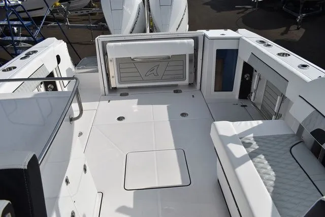 Slide: The Image of Blackfin 272 DC 2025 - 18