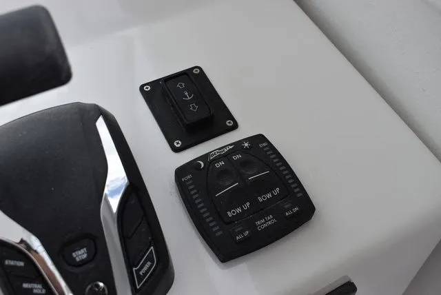 Slide: The Image of Steiger Craft 255 Miami 2025 - 37