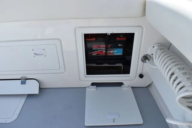 Slide: The Image of Steiger Craft 31 Miami w/Trailer 2023 - 40