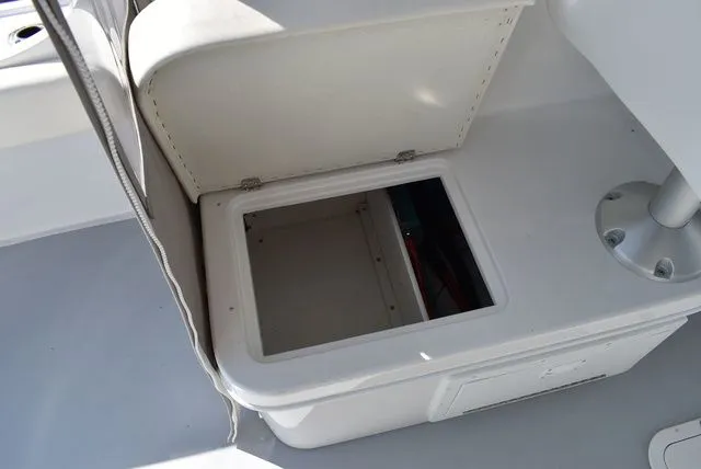 Slide: The Image of Steiger Craft 31 Miami w/Trailer 2023 - 57