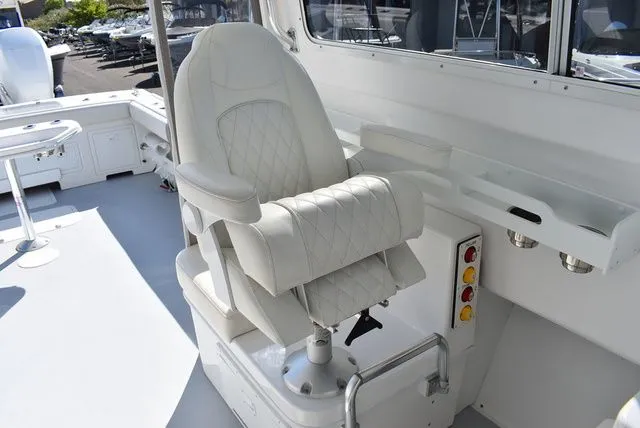 Slide: The Image of Steiger Craft 31 Miami w/Trailer 2023 - 60