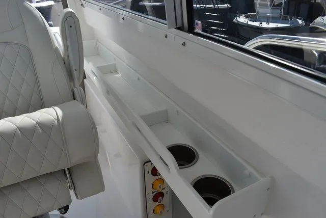 Slide: The Image of Steiger Craft 31 Miami w/Trailer 2023 - 63