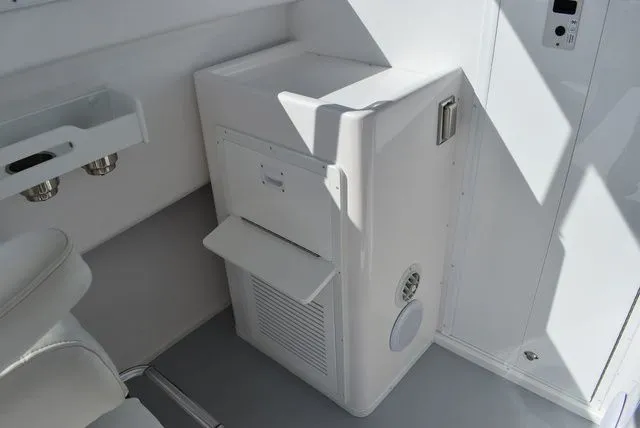 Slide: The Image of Steiger Craft 31 Miami w/Trailer 2023 - 66