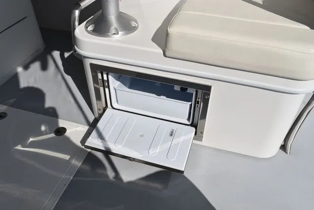 Slide: The Image of Steiger Craft 31 Miami w/Trailer 2023 - 74