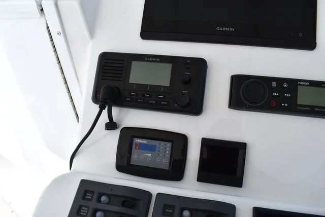 Slide: The Image of Steiger Craft 31 Miami w/Trailer 2023 - 87