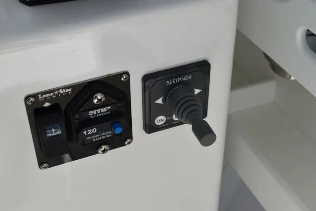 Slide: The Image of Steiger Craft 31 Miami w/Trailer 2023 - 90