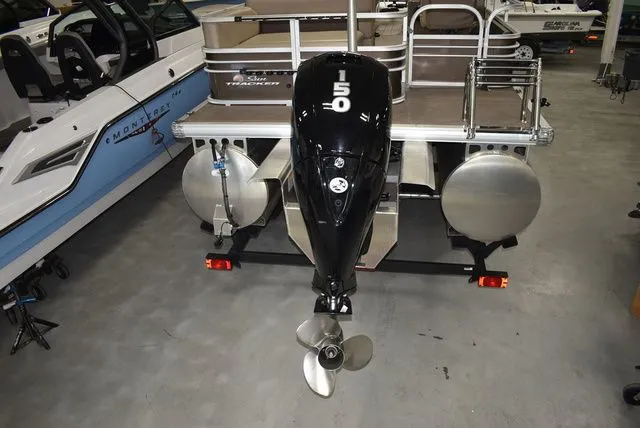 Slide: The Image of Sun Tracker Sportfish 24 XP3 2023 - 11