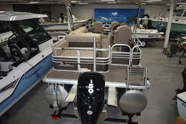 Slide: The Image of Sun Tracker Sportfish 24 XP3 2023 - 13