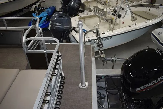 Slide: The Image of Sun Tracker Sportfish 24 XP3 2023 - 14