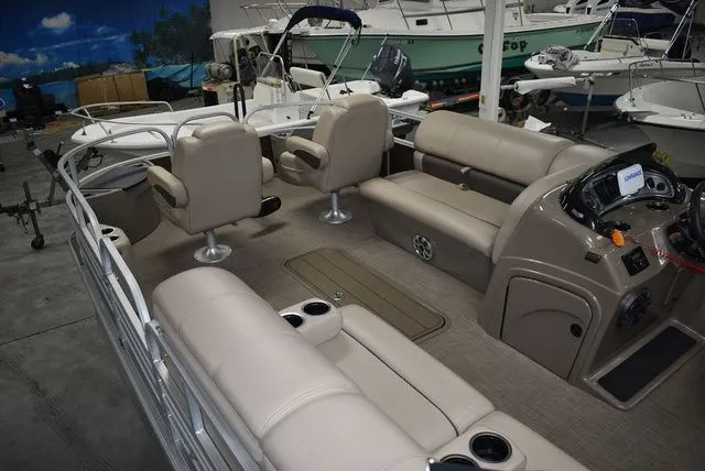 Slide: The Image of Sun Tracker Sportfish 24 XP3 2023 - 18