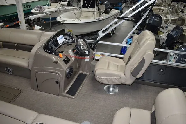 Slide: The Image of Sun Tracker Sportfish 24 XP3 2023 - 19