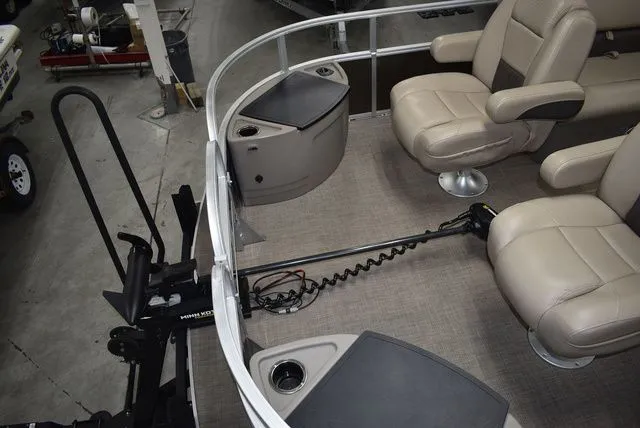 Slide: The Image of Sun Tracker Sportfish 24 XP3 2023 - 24