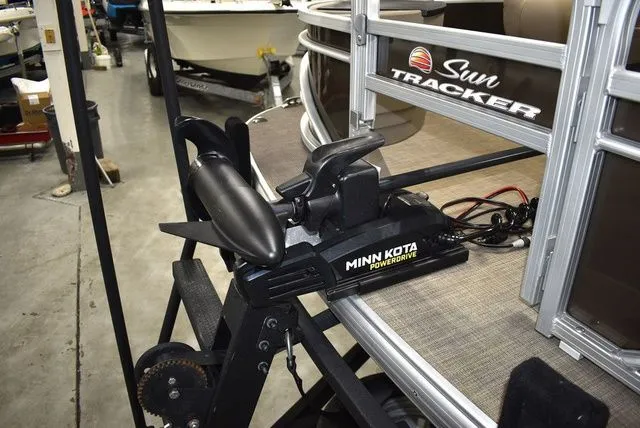 Slide: The Image of Sun Tracker Sportfish 24 XP3 2023 - 27