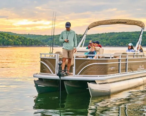 Slide: The Image of Sun Tracker Sportfish 24 XP3 2023 - 3