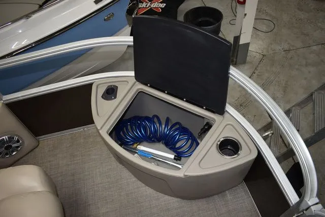 Slide: The Image of Sun Tracker Sportfish 24 XP3 2023 - 31