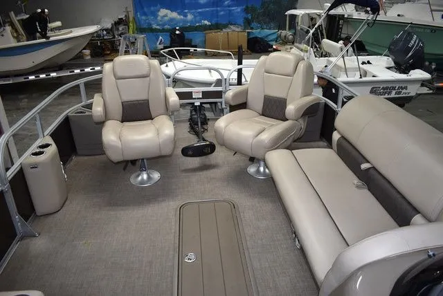 Slide: The Image of Sun Tracker Sportfish 24 XP3 2023 - 38