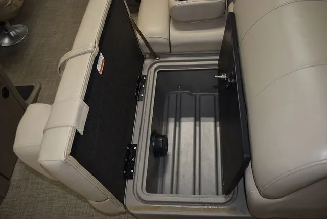 Slide: The Image of Sun Tracker Sportfish 24 XP3 2023 - 46