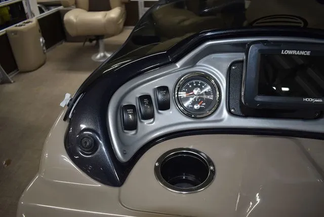 Slide: The Image of Sun Tracker Sportfish 24 XP3 2023 - 53