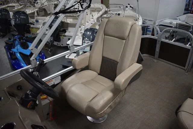 Slide: The Image of Sun Tracker Sportfish 24 XP3 2023 - 62