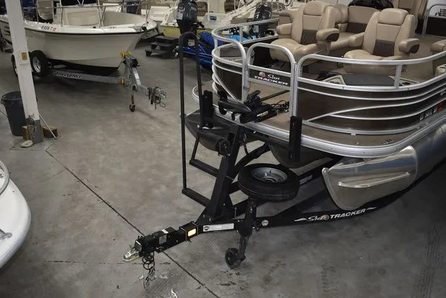 Slide: The Image of Sun Tracker Sportfish 24 XP3 2023 - 7