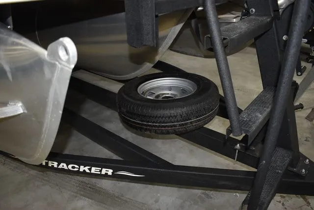 Slide: The Image of Sun Tracker Sportfish 24 XP3 2023 - 92