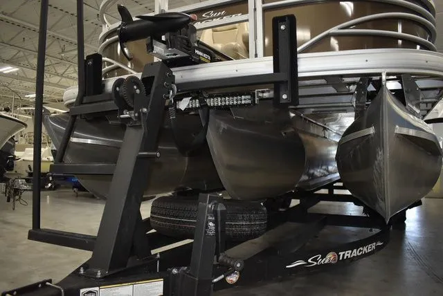 Slide: The Image of Sun Tracker Sportfish 24 XP3 2023 - 95