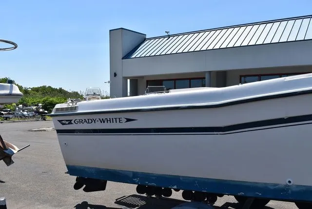 Slide: The Image of Grady-White Offshore 24 1987 - 25