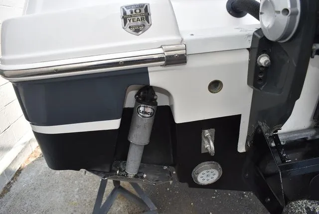 Slide: The Image of Robalo R242 2017 - 6