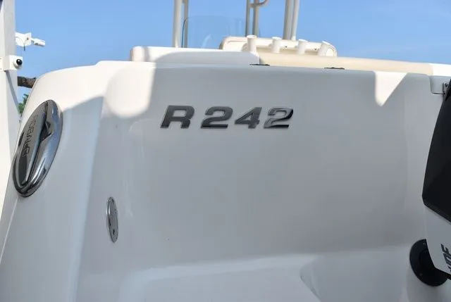 Slide: The Image of Robalo R242 2017 - 7