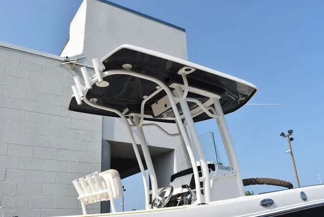 Slide: The Image of Robalo R242 2017 - 8