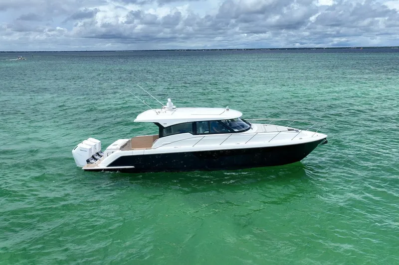 Slide: The Image of 2024 Tiara Yachts 48LE- LADY OGEA- Profile - 49