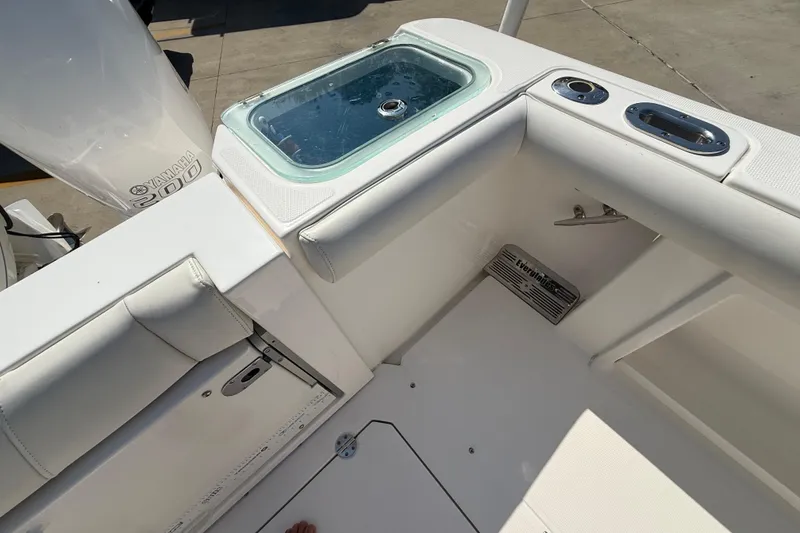 Slide: The Image of 2016 Everglades 255 Center Console boat interior with Yamaha 300 engine, featuring a livewell. - 6