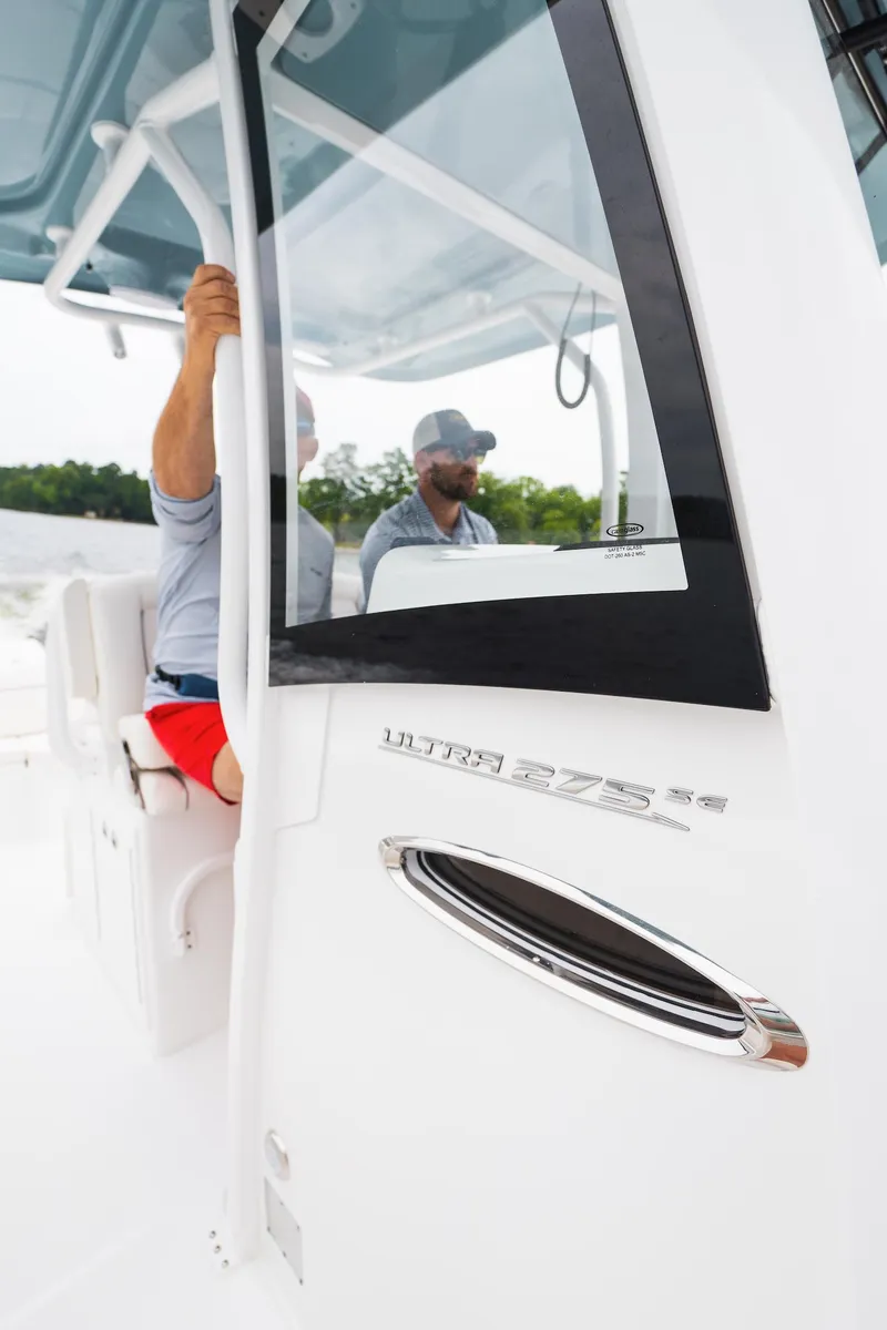 Slide: The Image of Twin Yamaha outboard engines on a 2026 Sea Hunt Ultra 275 SE boat. - 37