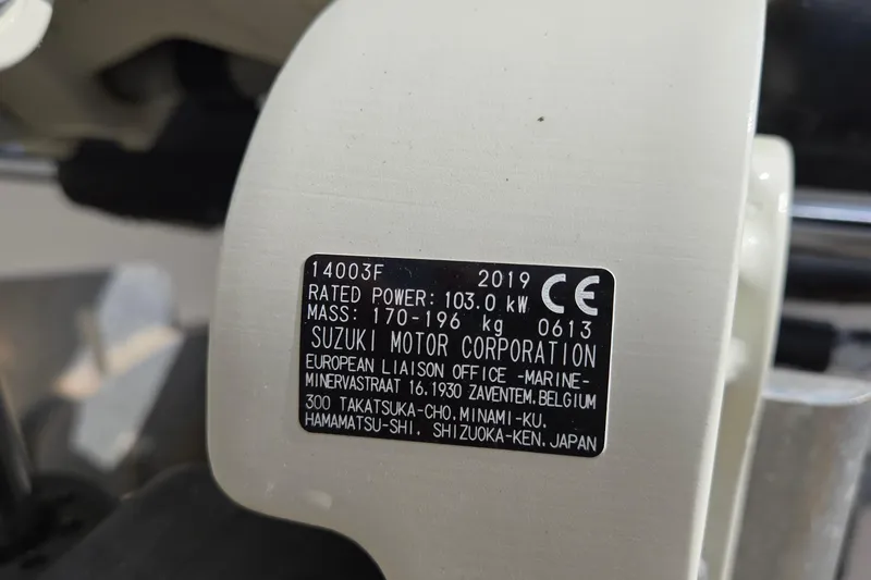 Slide: The Image of Label on Suzuki motor, 103 kW power, 2019, for Twin Vee 240 DC GF boat. - 82
