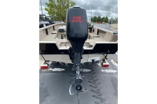 Slide: The Image of 2000 Crestliner 1750 Fish Hawk boat with 115 horsepower outboard motor, rear view. - 5