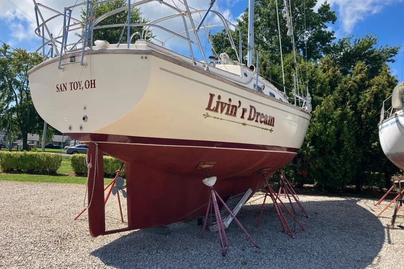 Slide: The Image of 1990 Island Packet 32 sailboat "Livin' Dream" on stands, San Toy, Ohio. - 4