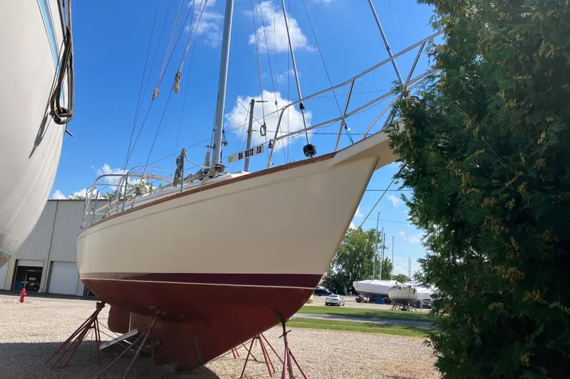 Slide: The Image of 1990 Island Packet 32 sailboat on stands, clear blue sky background. - 7
