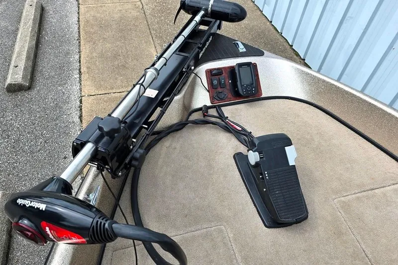 Slide: The Image of 2005 Triton SF18 F&S boat with trolling motor and control panel. - 12