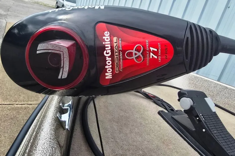 Slide: The Image of Triton SF18 F&S 2005 boat with MotorGuide trolling motor, 71 lbs thrust, variable speed. - 13