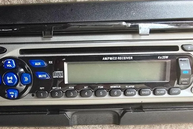 Slide: The Image of 2005 Triton SF18 F&S AM/FM/CD receiver with control buttons and display screen. - 20