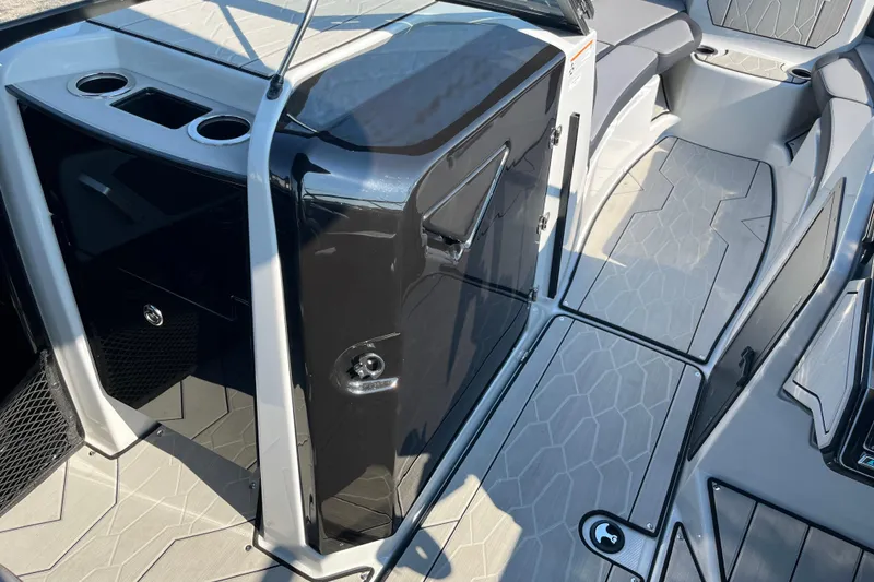 Slide: The Image of 2024 Yamaha Boats 255XD interior with sleek design and modern features. - 19