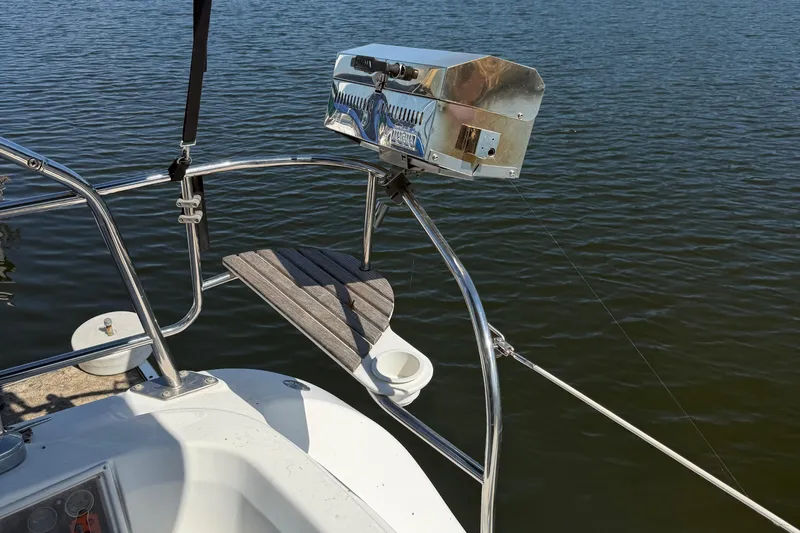 Slide: The Image of Hunter 31 sailboat stern with mounted grill, 2007 model, on calm water. - 14